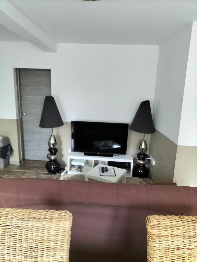 Au Velo Fleuri Apartment Bracieux Bagian luar foto