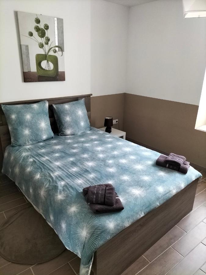 Au Velo Fleuri Apartment Bracieux Bagian luar foto