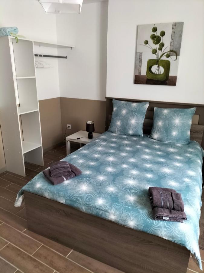 Au Velo Fleuri Apartment Bracieux Bagian luar foto