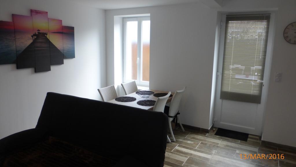 Au Velo Fleuri Apartment Bracieux Bagian luar foto