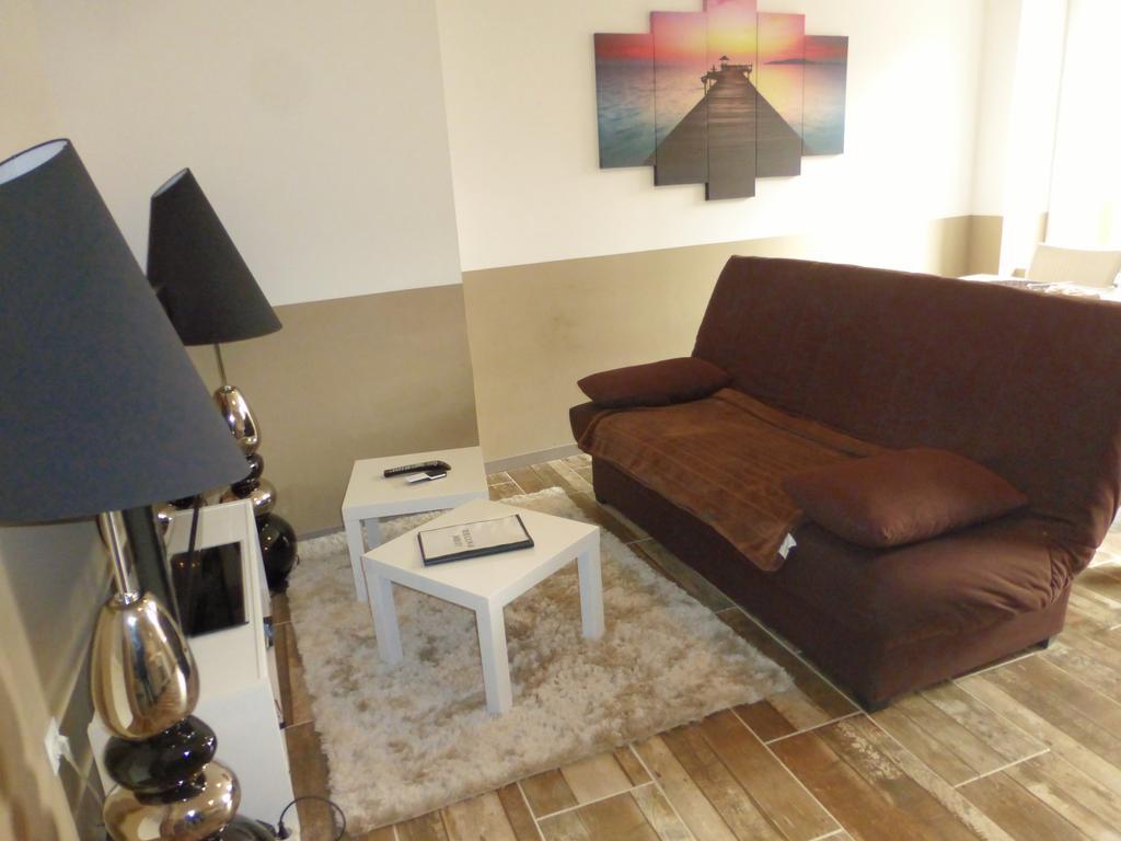 Au Velo Fleuri Apartment Bracieux Bagian luar foto